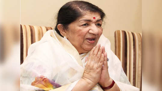 #RIP Lata Mangeshkar  राहिल्या त्या आठवणी! ज्येष्ठ समाजसेविका सिंधुताईंसाठी केलेलं ट्विट ठरले शेवटचे