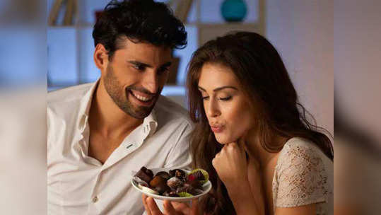 Chocolate Day Love Astro Tips : 'या' दोन गोष्टी जोडीदाराला खायला द्या, होईल विशेष प्रभाव