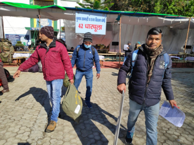Uttarakhand Election 2022: उत्तराखंड चुनाव में पोलिंग पार्टियों की कठिन है डगर, कई बूथों के लिए दुर्गम पहाड़ी रास्तों से गुजरना होगा 