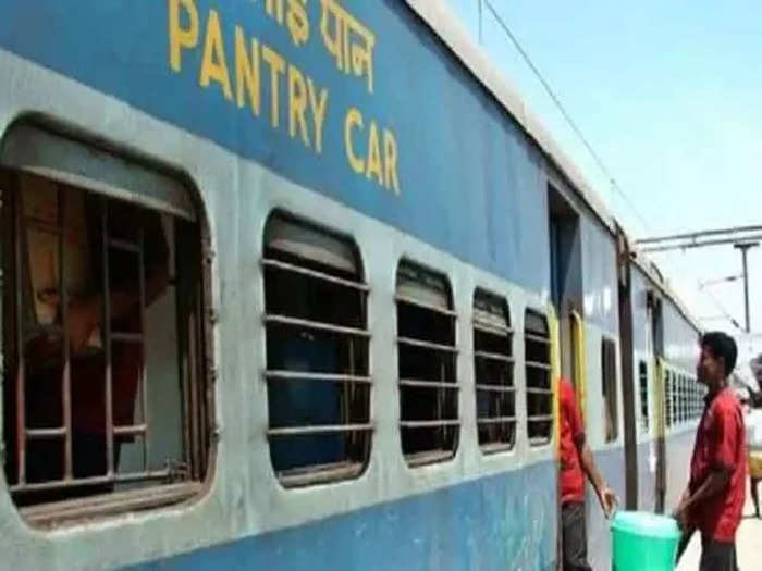 food started being made in moving trains again, know in which trains pantry car service started