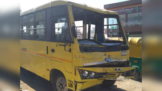 school bus accident : शाळेच्या बसला भीषण अपघात; २ विद्यार्थ्यांचा मृत्यू, तर ४० जखमी