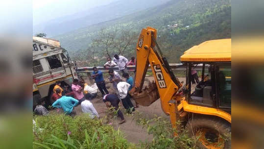 Shivjayanti 2022: शिवज्योत आणण्यासाठी रायगडाकडे निघालेल्या तरुणांचा अपघात; मोटारसायकल २०० फूट दरीत कोसळली