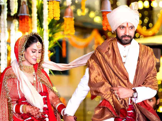 vikrant massey wedding pictures with wife sheetal thakur couple tied the  knot in himachal pradesh wrote seven years journey turned into seven  births-सात जन्मों में बदला विक्रांत मैसी और शीतल ठाकुर का