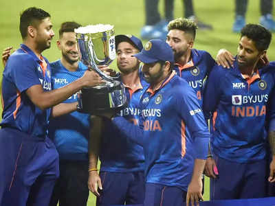 सीरीज की जीत से खुश हूं.. टीम को मुश्किल हालात से निकलते देख खुशी हुई : रोहित शर्मा 