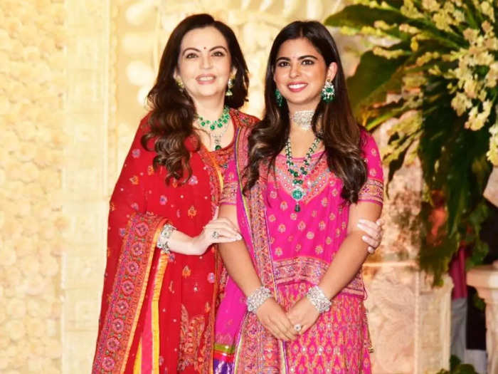 nita ambani looked absolutely gorgeous in abu jani sandeep khosla pink saree for anmol-khrisha wedding