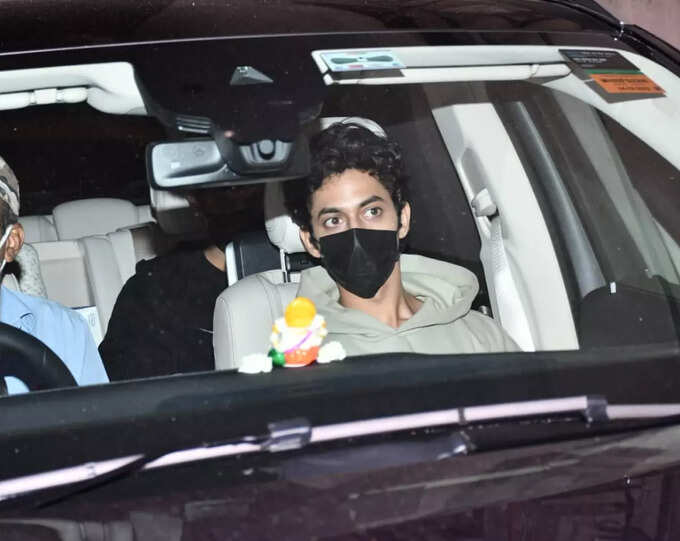 Suhana Khan Zoya Akhtar Shweta Bacchans son Agastya Nanda spotted at dance class Suhana Khan Zoya Akhtar Shweta Bacchans son Agastya Nanda spotted at dance class