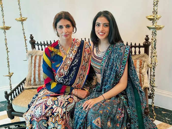 Navya Naveli with mom Shweta Nanda, Instagram/navyananda