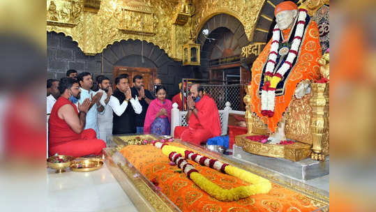 गोव्याच्या मुख्यमंत्र्यांचे शिर्डीत साईदर्शन; शिवसेनेवर केली बोचरी टीका