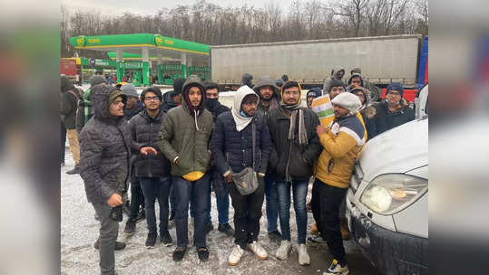 india evacuation ukraine : युक्रेनमध्ये अडकलेल्या भारतीयांसाठी मोठी बातमी, कीव्हमधील दुतावासाने केली सूचना