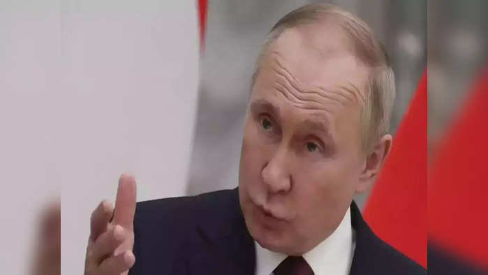 Vladimir Putin : रशियाच्या पत मानांकनात आज कपात करण्यात आली. 