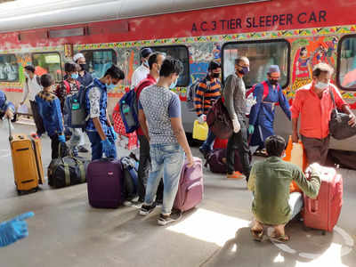 Special Trains on Holi: होली पर घर जाना है? देख लें स्पेशल ट्रेनों की लिस्ट और पूरा शेड्यूल 