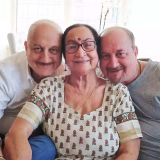 Anupam Kher with mom