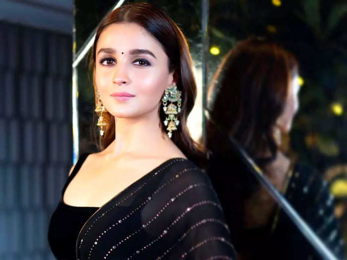 alia bhatt looks beautiful and hot in silver nylon saree with crop blouse photos
