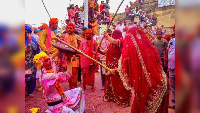 Lathmar Holi 2022 : बरसाना आणि नंदगावची लठमार होळी, जाणून घ्या वैैशिष्ट्य आणि खास मान्यता