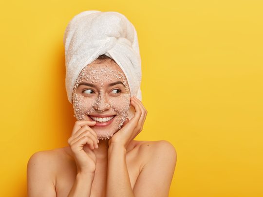 Skin Care Tips: गर्मियों में चेहरा दिखता है चिपचिपा तो लगाए ये फेस पैक, एक बार में ही साफ हो जाएगी त्वचा की सारी गंदगी 