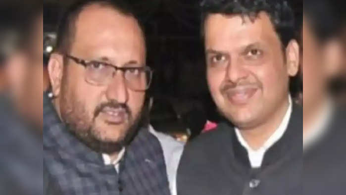 Devendra Fadnavis: ज्या डॉ. लांबेंवर फडणवीस आरोप करत आहेत. त्यांची नियुक्ती माझ्या वडिलांनी नाही तर फडणवीसांनीच केल्याचा दावा सना यांनी आपल्या ट्विटरच्या माध्यमातून केला आहे.