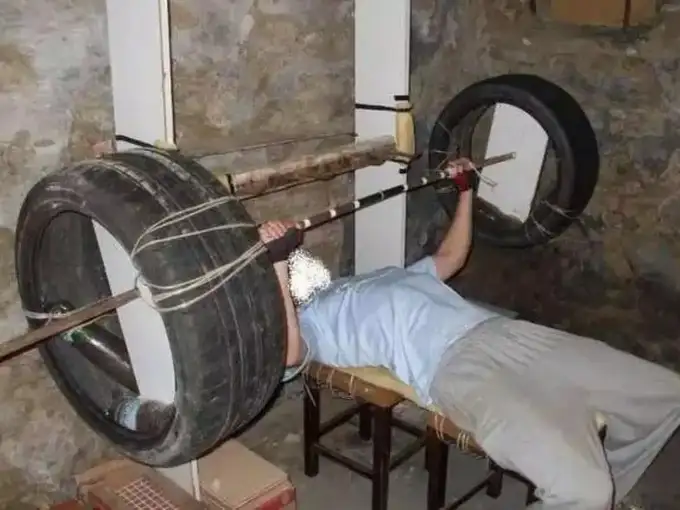 बेंच प्रेस का जुगाड़ हो गया