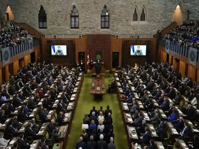 ​कनाडा की संसद में जेलेंस्की