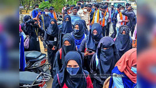 hijab controversy : हिजाब प्रकरणी निकाल देणाऱ्या हायकोर्टाच्या न्यायाधीशांना हत्येची धमकी, 'फिरायला जातच असतील ना'