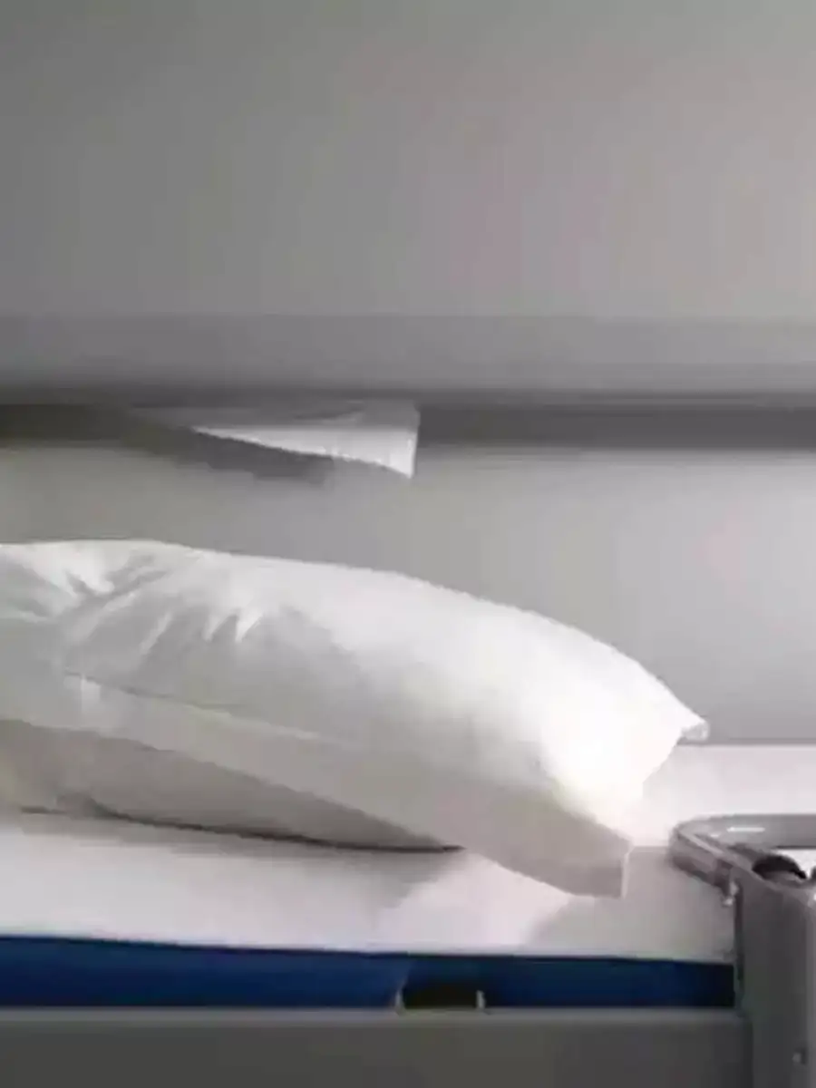 Bedroll will be available in these trains from today आज से इन ट्रेनों