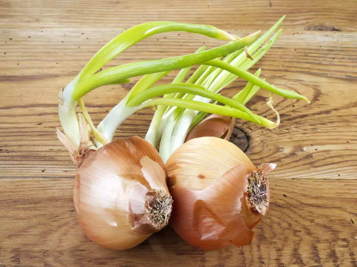 know 5 amazing health benefits of eating sprouts onion