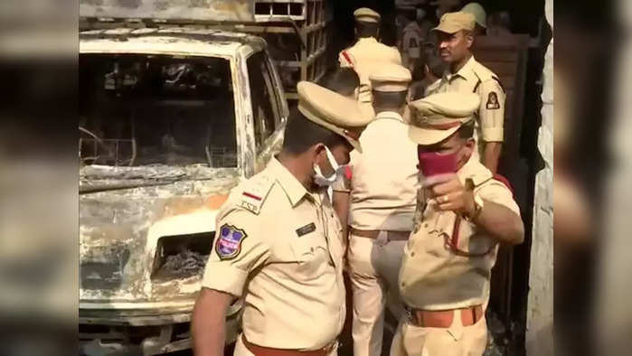 hyderabad scrap godown fire : भंगार गोदामाला भीषण आग, साखरझोपेत ११ मजुरांचा होरपळून मृत्यू (फोटो -  एएनआय)