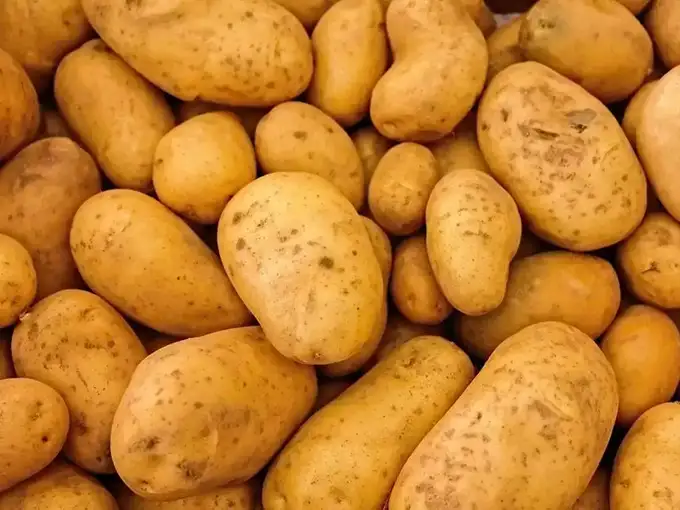 Never buy green potatoes from the market, may be poisonous, experts