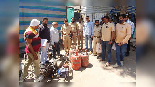 Washing Center : वॉशिंग सेंटरच्या नावाखाली सुरू होता भलताच व्यवसाय; कारवाईसाठी गेलेल्या पोलिसांनाही बसला धक्का