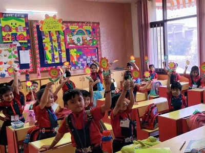 Delhi Schools Reopen: स्कूल खुले लेकिन महंगाई ने लगाई क्लास...ड्रेस, स्टेशनरी, जूतों से लेकर लंच बॉक्स के दाम आसमान पर पहुंचे 