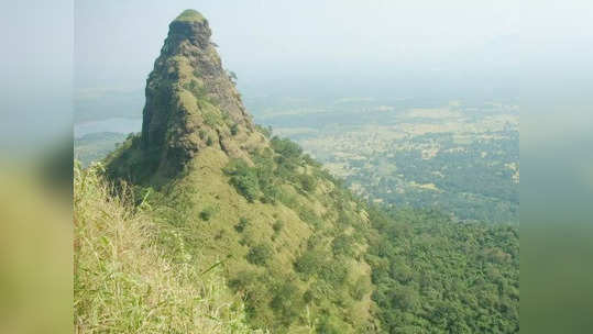 गडावर सेल्फी काढण्याचा मोह महागात पडला; १७ वर्षीय तरुणीचा दरीत पडून मृत्यू