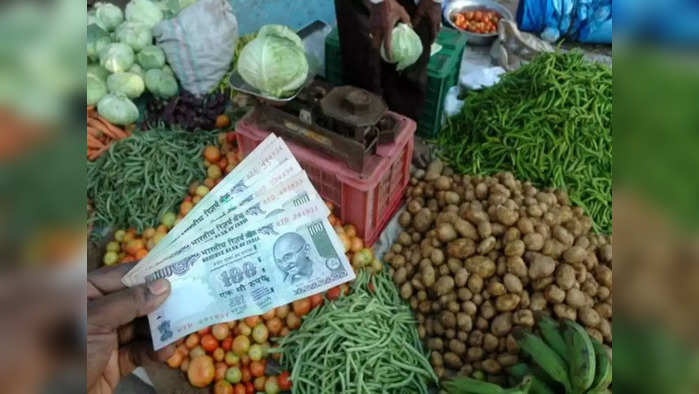 Inflation : महागाईत मोठी वाढ झाल्याने सामान्यांना आर्थिक फटका बसत आहे.