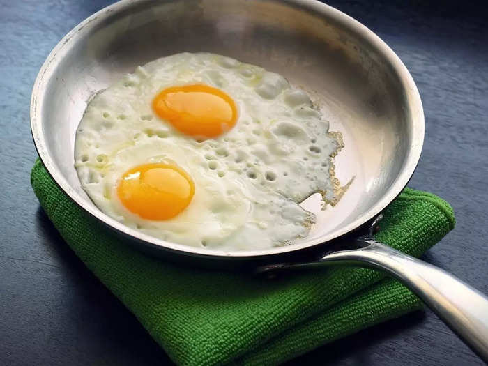 eating too much eggs could trigger serious side effects can give you bloating insulin resistance high cholesterol