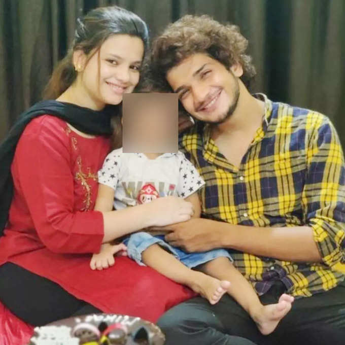 Munawar Faruqui viral photo with wife and son