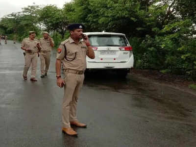 Bihar News: मोबाइल खोलेगा मौत का राज? बेतिया में सर्विस रिवॉल्वर से सिपाही ने खुद को गोली से उड़ाया 