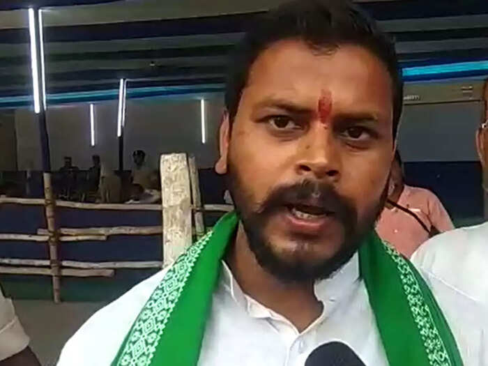 bochahan and amar paswan: Bochahan upchunav result: 34 साल के अमर पासवान  कौन हैं, जिसने तेजस्वी यादव के साथ चक्रव्यूह रचकर पूरी बिहार BJP को कर दिया  धराशायी Bochahan upchunav ...