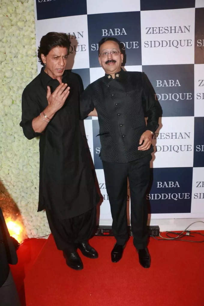 पठान लुक में SRK