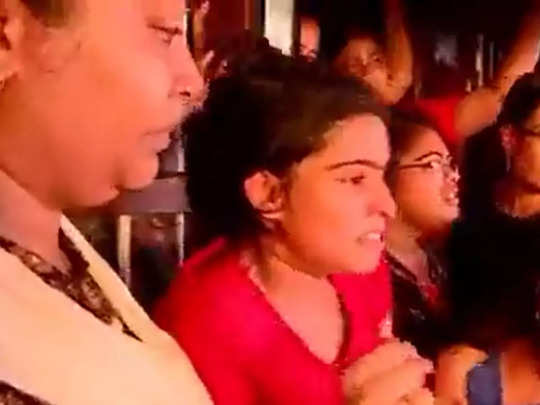 Kerala Sreenivasan Murder: आंसुओं से सराबोर फिर भी भारत माता की जय बोल रही RSS वर्कर की बेटी, वायरल हुआ वीडियो 