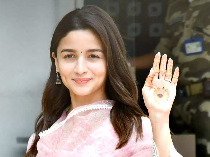newly married alia bhatt returns to work looks beautiful in light pink suit at airport