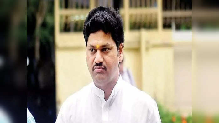 Dhananjay Munde | ही महिला नेमकी कोण आहे, हा प्रश्न उपस्थित झाला होता. आता पोलीस चौकशीतून कोणती नवीन माहिती समोर येणार, हे पाहावे लागेल.