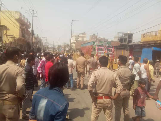 Meerut murder: मेरठ में दिनदहाड़े भरे बाजार में युवक की चाकुओं से गोदकर हत्‍या, चाचा ने साथियों संग मिलकर किया कत्‍ल 