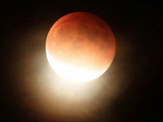 लाल रंग का दिखेगा चन्द्रमा