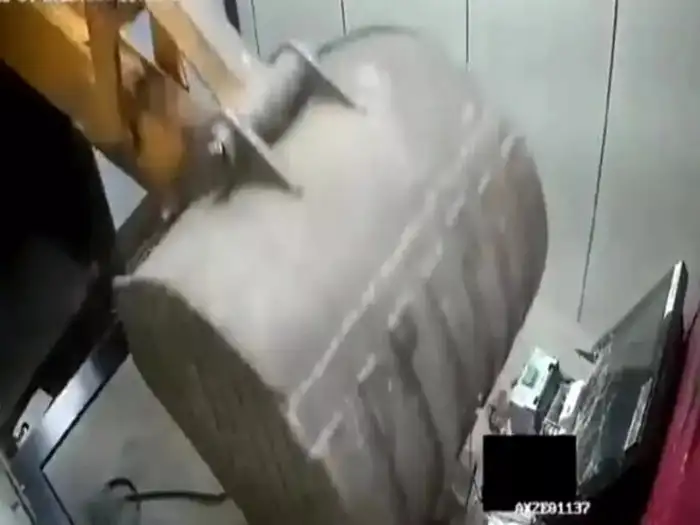 chor used jcb akka bulldozer to dig out cash from atm booth in maharashtra watch cctv footage viral chor used jcb akka bulldozer to dig out cash from atm booth in maharashtra watch cctv footage viral