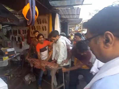Jabalpur News : अतिक्रमण हटाने पहुंचा नगर निगम का अमला, दुकानदारों और कर्मचारियों के बीच हुई हाथापाई 