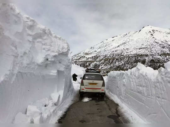 Manali-Spiti road : BRO ने हटाया बर्फ का पहाड़, पहली बार मई के पहले सप्ताह में ही खुल गई मनाली-स्पीती रोड, देखें तस्वीरें 