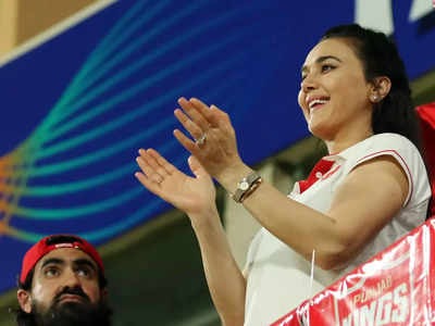 GT vs PBKS IPL 2022: Preity Zinta के चेहरे पर डिंपल वाली मुस्कान, पंजाब की जीत पर यूं खिलखिलाती दिखीं 