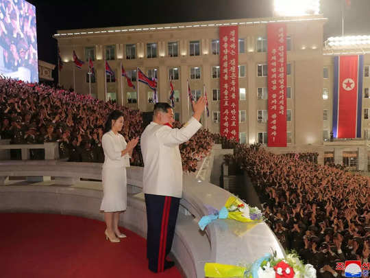 Kim Jong Un News: लड़कियों का टाइट ट्राउजर पहनना अश्‍लील, भड़के किम जोंग उन ने लगाया बैन 