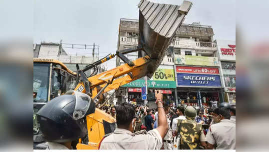 दोन तास हाय व्होल्टेज ड्रामा, कारवाईविना बुलडोझर परतले,शाहीनबागेत नेमकं काय घडलं?