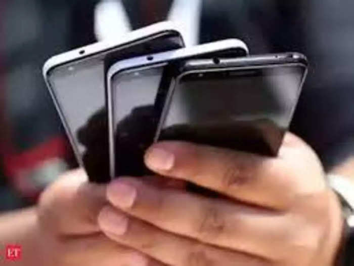 India Smartphone Shipments Decline for Third Quarter in a Row,