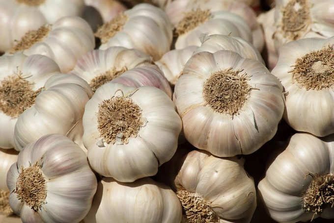 garlic benefits: உயர் ரத்த அழுத்தத்தை குறைக்க பூண்டை இப்பயெல்லாம் சாப்பிடலாம்...