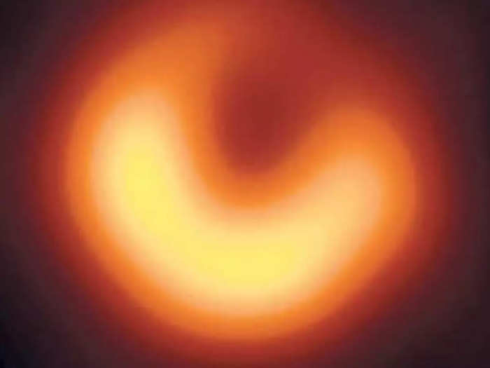 FIRST IMAGE OF ‘GENTLE GIANT’ BLACK HOLE AT MILKY WAY’S CENTRE